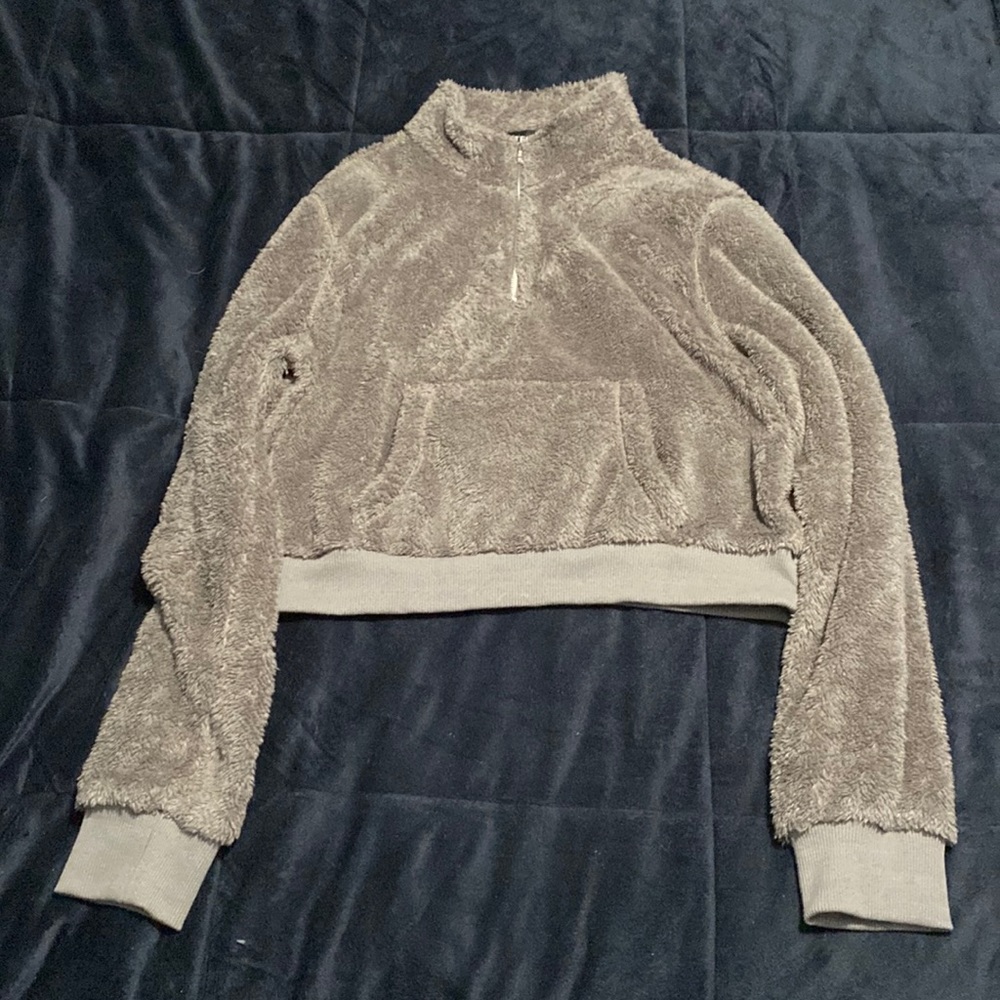 Kittenish Women’s Large Grey Cropped Sherpa Sweatshirt